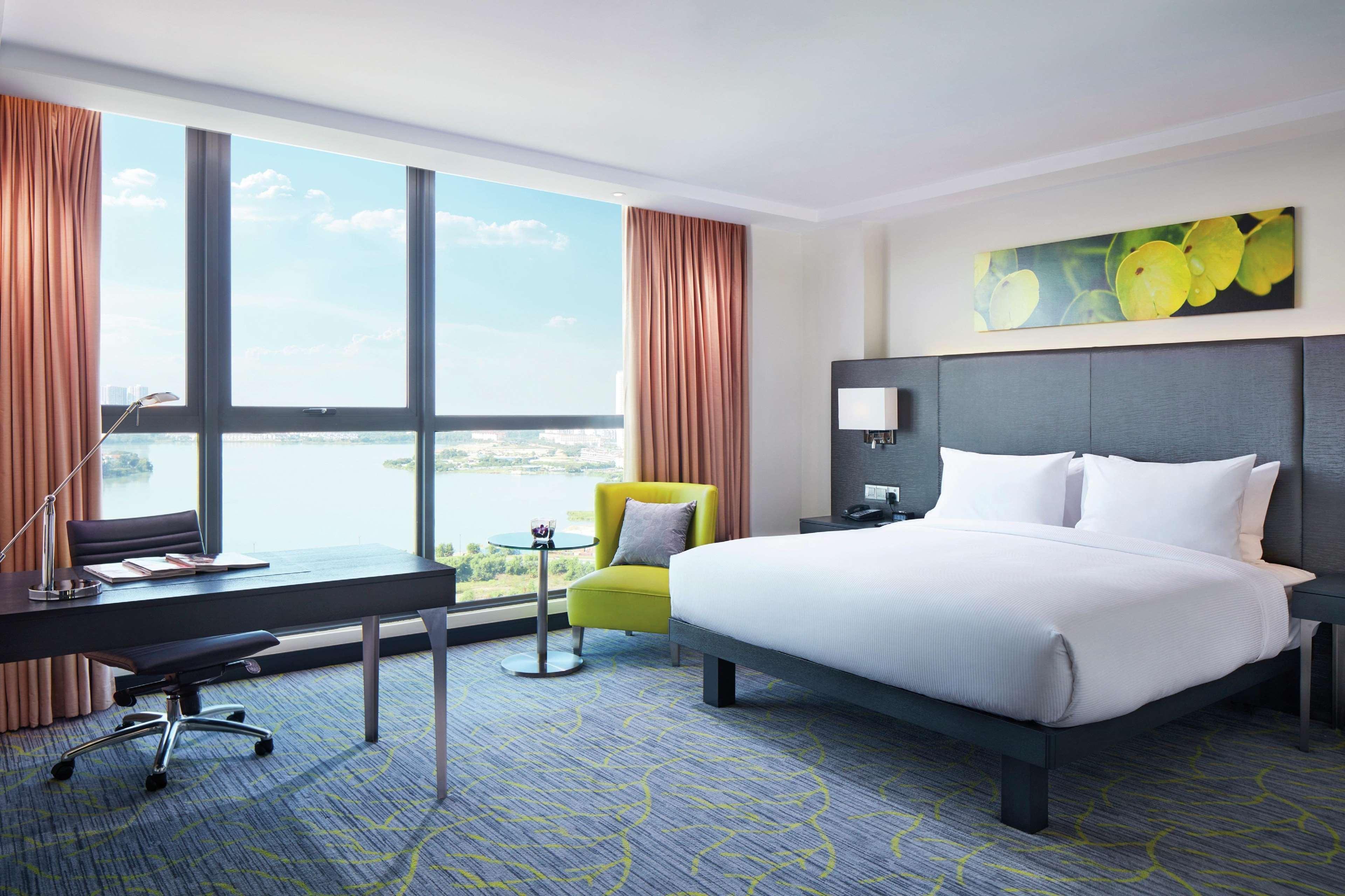 Hilton Garden Inn Puchong Exteriör bild
