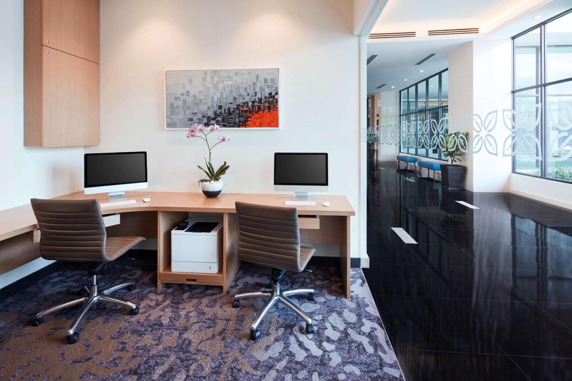 Hilton Garden Inn Puchong Exteriör bild