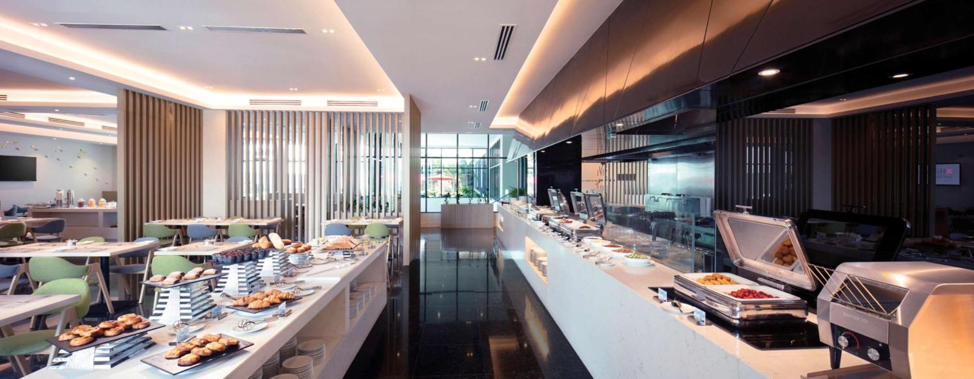 Hilton Garden Inn Puchong Exteriör bild